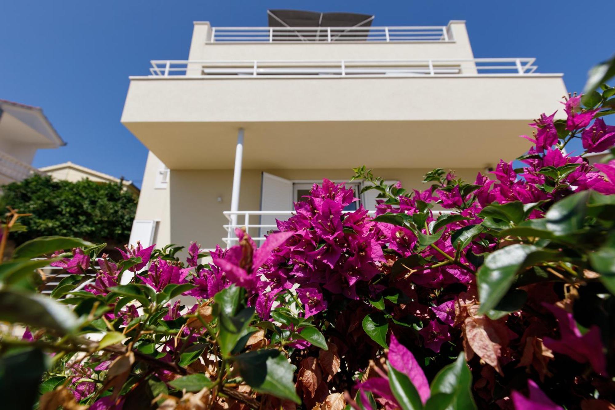 Villa Anadea With Hot Tub Overlooking Sea Trogir Eksteriør billede