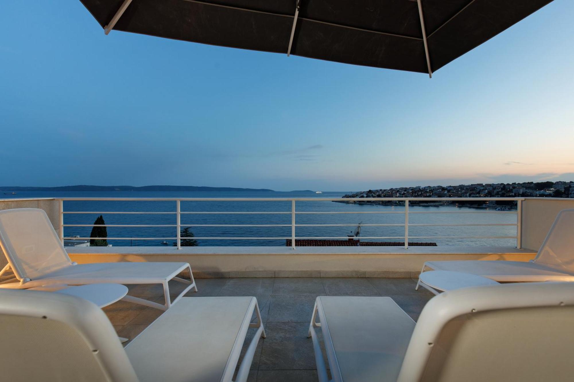 Villa Anadea With Hot Tub Overlooking Sea Trogir Eksteriør billede